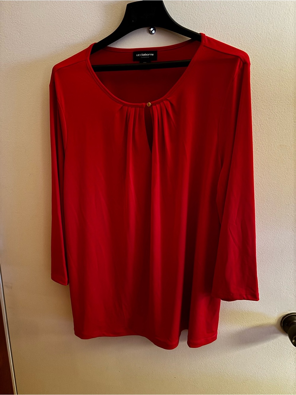 Liz Claiborne Red Long Sleeve Scoop Neck Top with Gold Accent